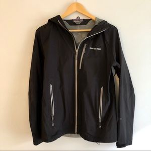 Patagonia Women’s Rain Jacket Size M
